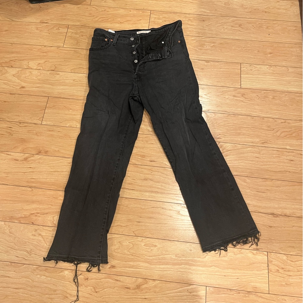 Levi’s Ribcage Straight Ankle Jeans in Washed Black